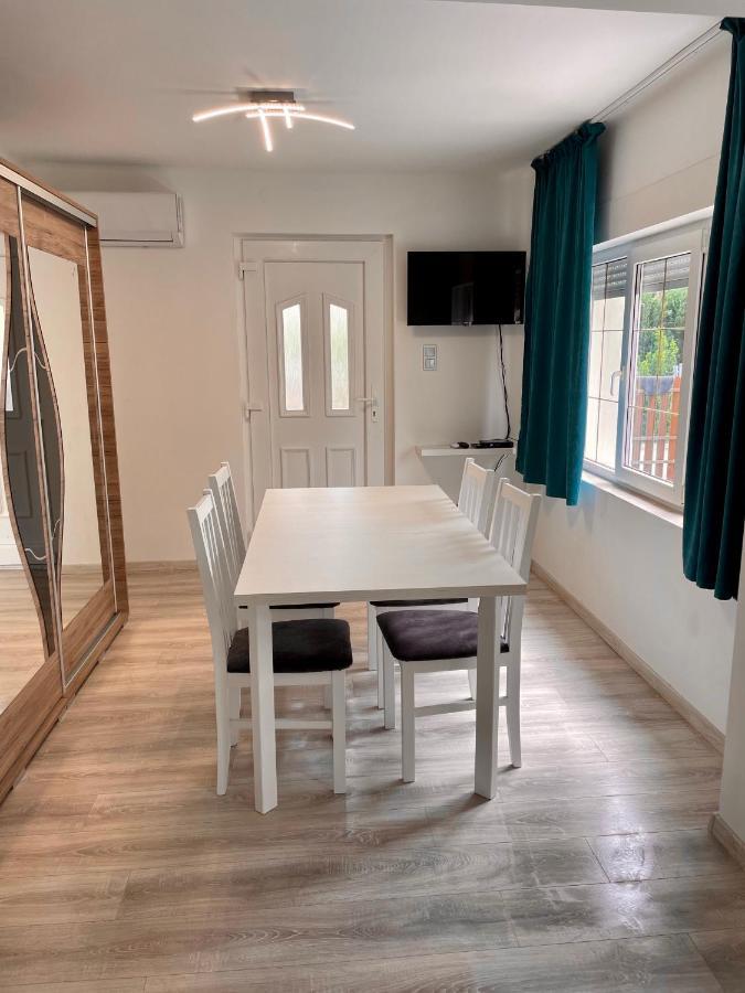 Janos Apartman Balatonfured Exterior photo